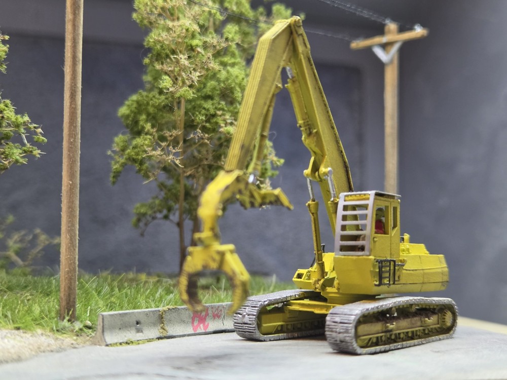 N Scale Komatsu Heel Boom Log Loader