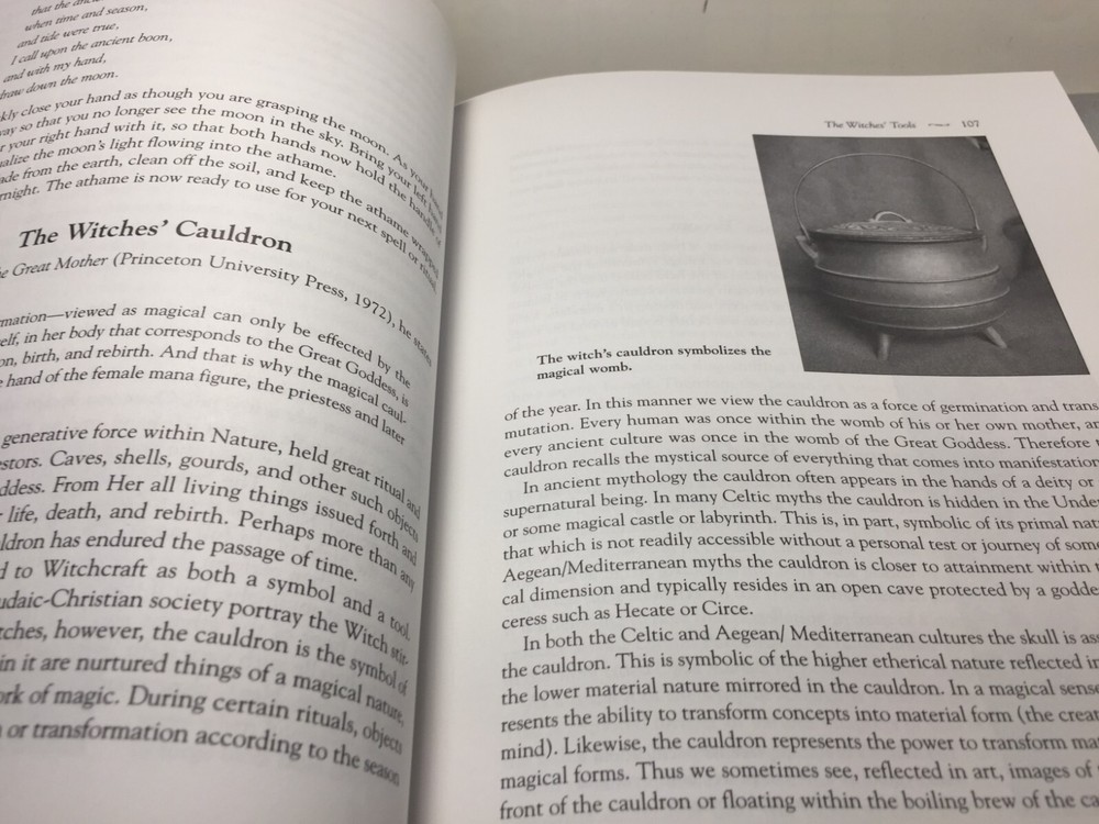 The Witches Craft by Raven Grimassi