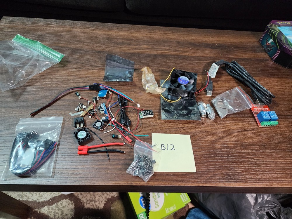 Lot of electronic pieces