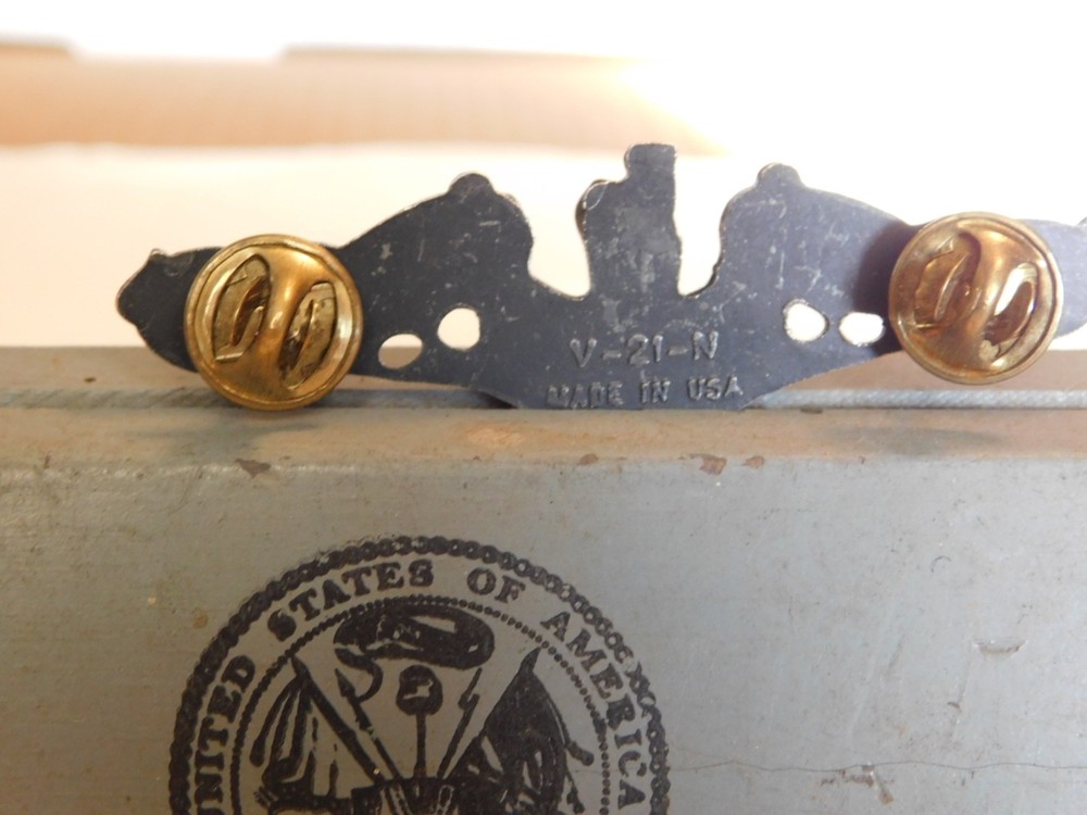US NAVAL Silver Surface Warfare Pin V-21-N