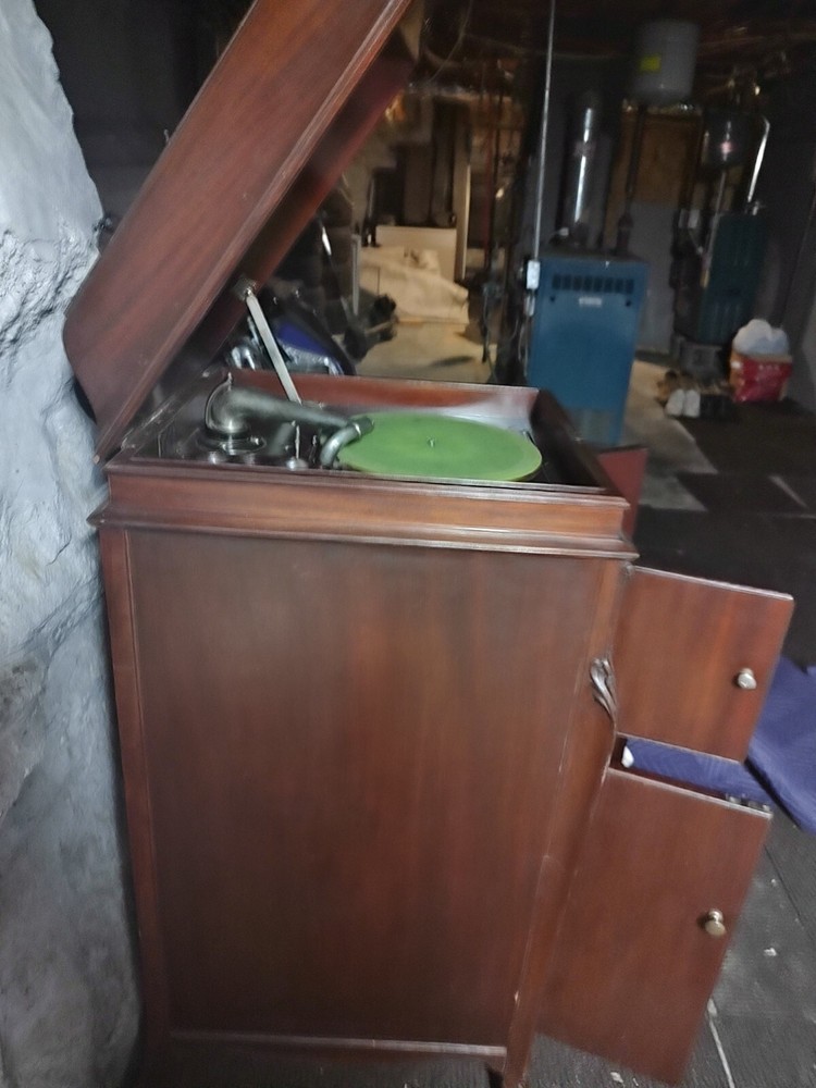 Victor Phonograph