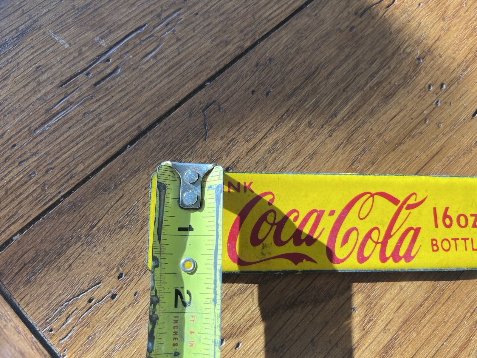 NICE PORCELAIN DRINK COCA-COLA 16 OZ. BOTTLES METAL CRATE TAG