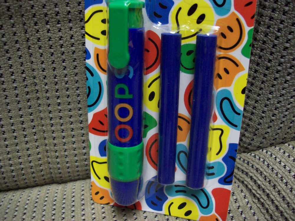 Click Eraser with 2 Refills, by Ustyle, in sealed package