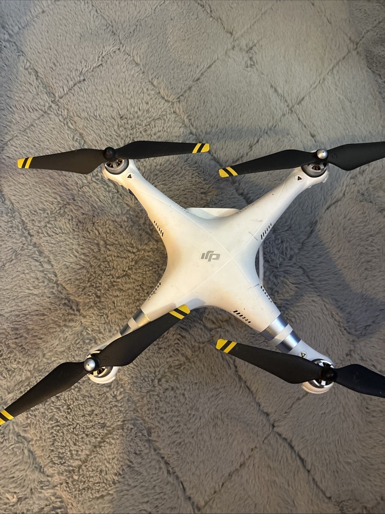 DJI Phantom 3 Advanced Quadcopter No Camera Needs Replacement Legs Also Flys