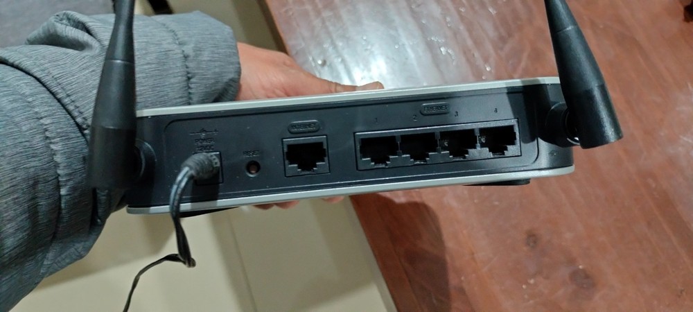 Cisco WRV210 Wireless-G VPN Router With RangeBooster Complete Priority