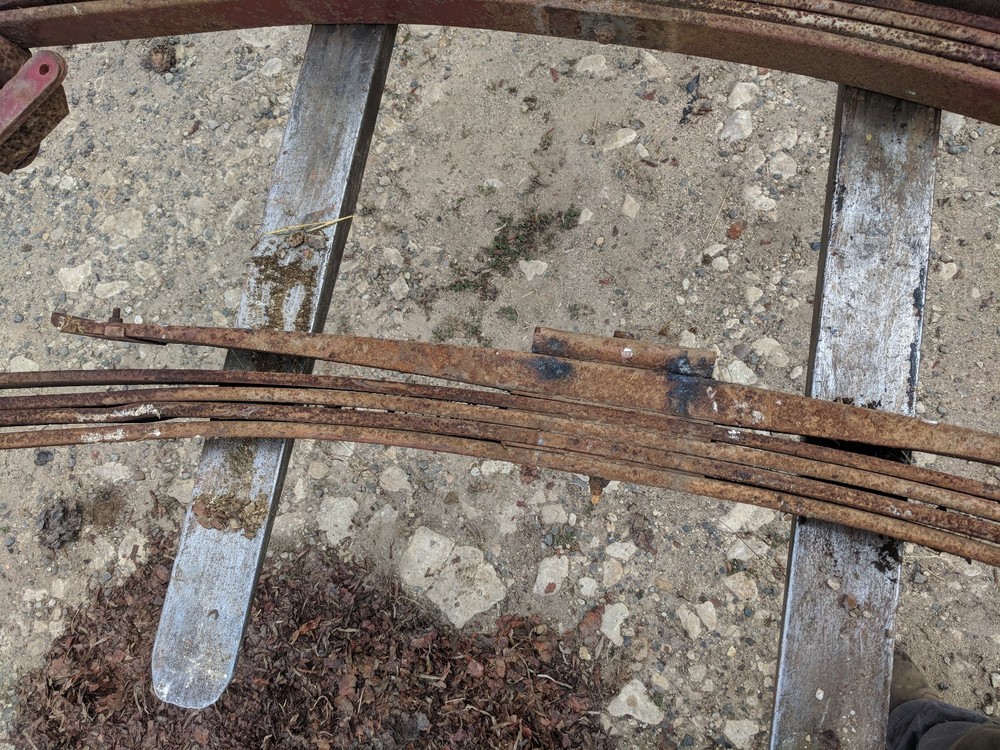 5 LEAF REAR SPRING REMOVED FROM 10 TONNER FORD 75-E