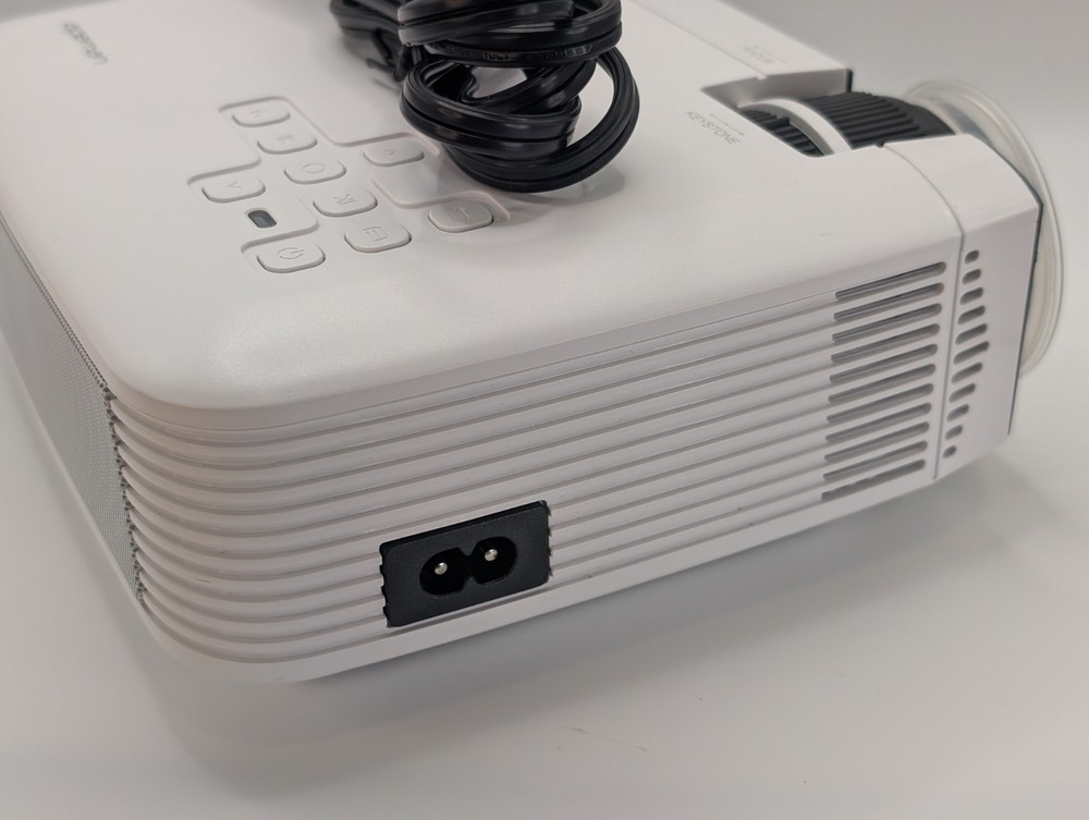 Apeman Portable Mini Projector LC350 - Excellent Condition - Fully Functional.