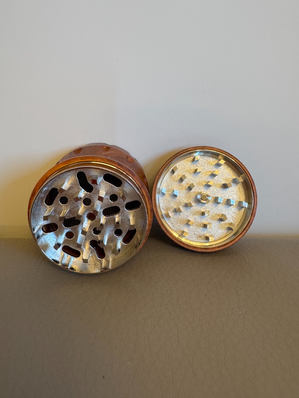 2.5" Resin Wood Herb Spice Grinder Aluminum 4 Piece Magnetic Lid Tobacco Crusher