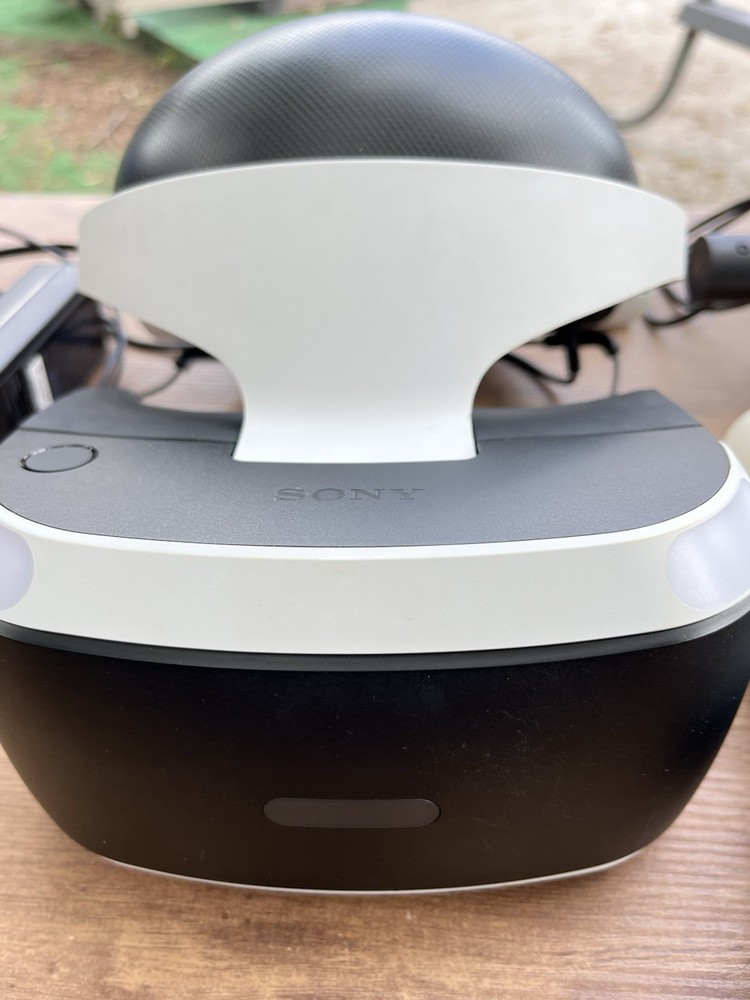 Sony PlayStation VR Bundle CUH-ZVR2 PS4/5 w/ MoveControllers , Camera