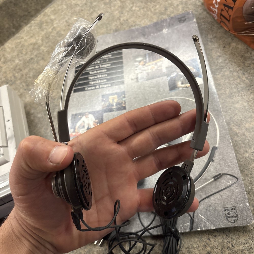 Philips AAC7000 Audio Active Comparative Language System Cassette Player 70's