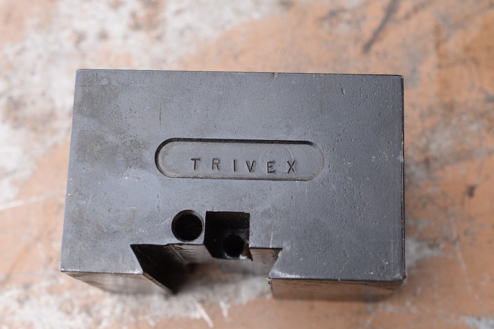 Trivex V shape lathe tool holder