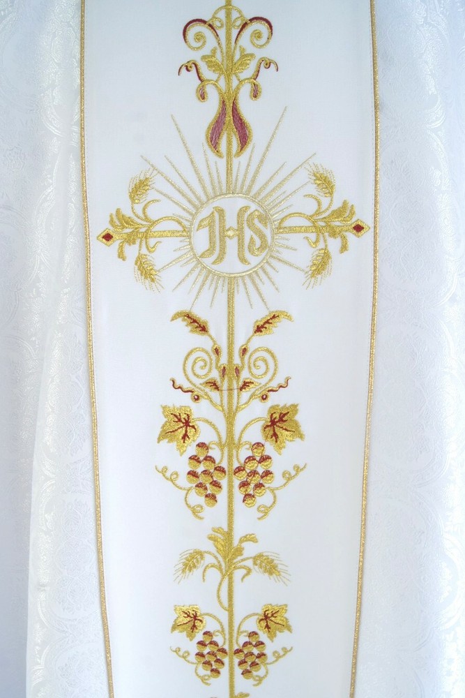 CHASUBLE White Gothic Chasuble, damask, embroidery