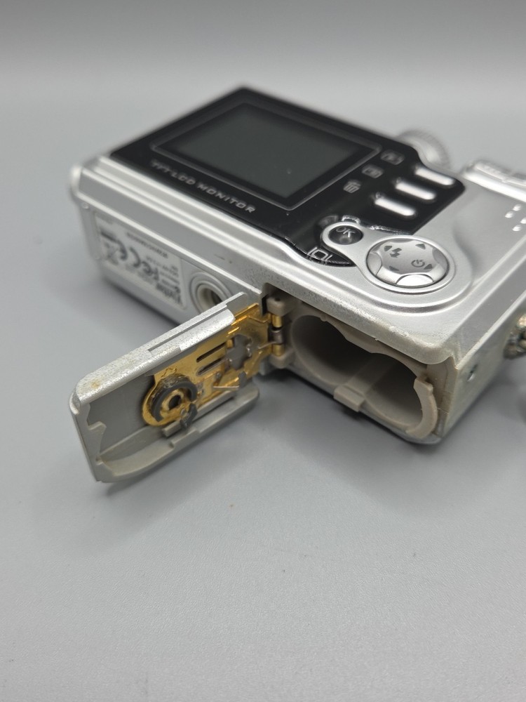 Vivitar Vivicam 4345 Digital Camera, Silver.