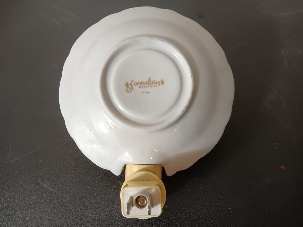 Forinalities By Baum Bros. Daisy Pattern Tea Cup/Saucer Working Night Light