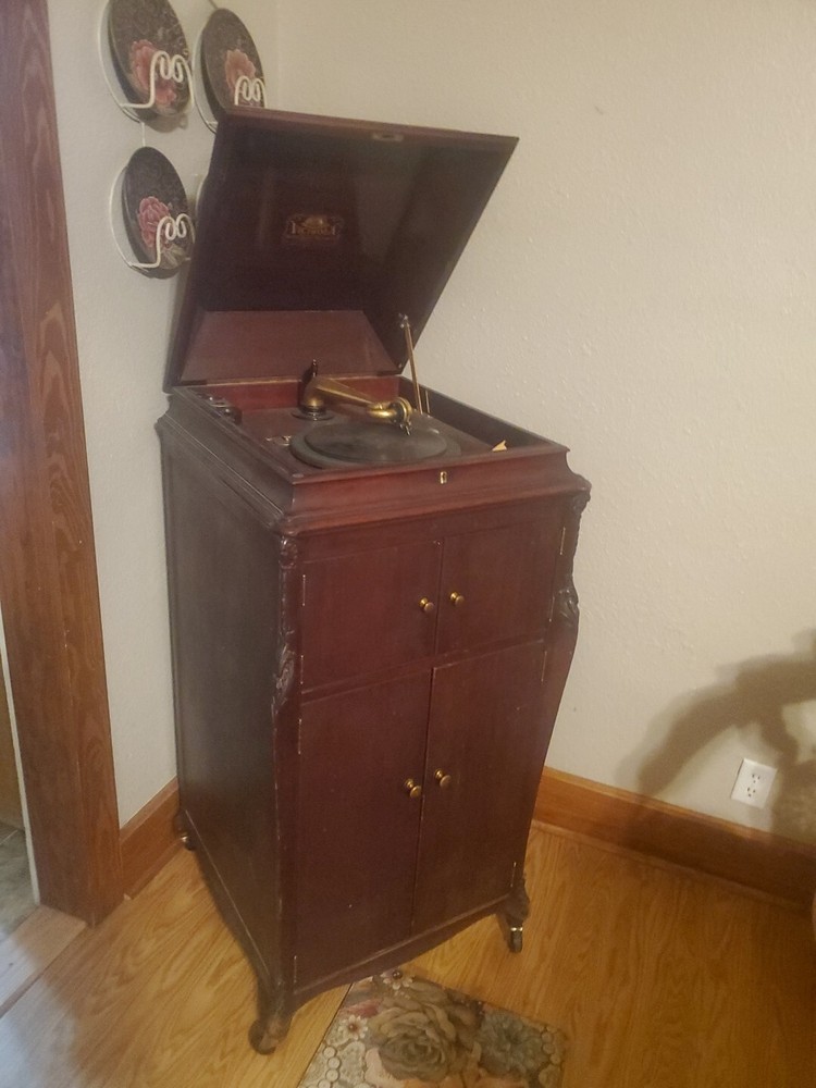 1906 Victrola