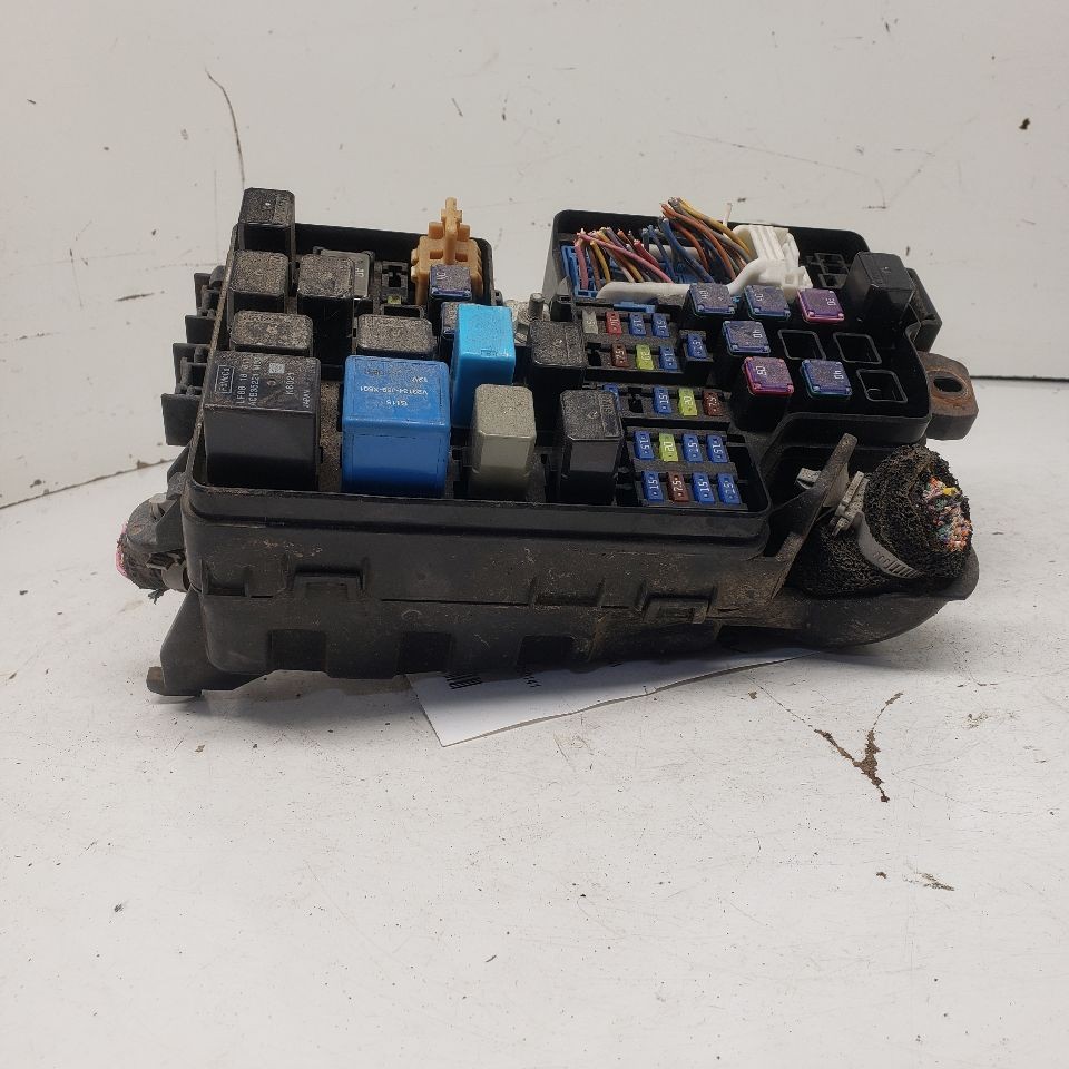 Used Fuse Box Engine fits: 2010 Mazda 3 Grade A