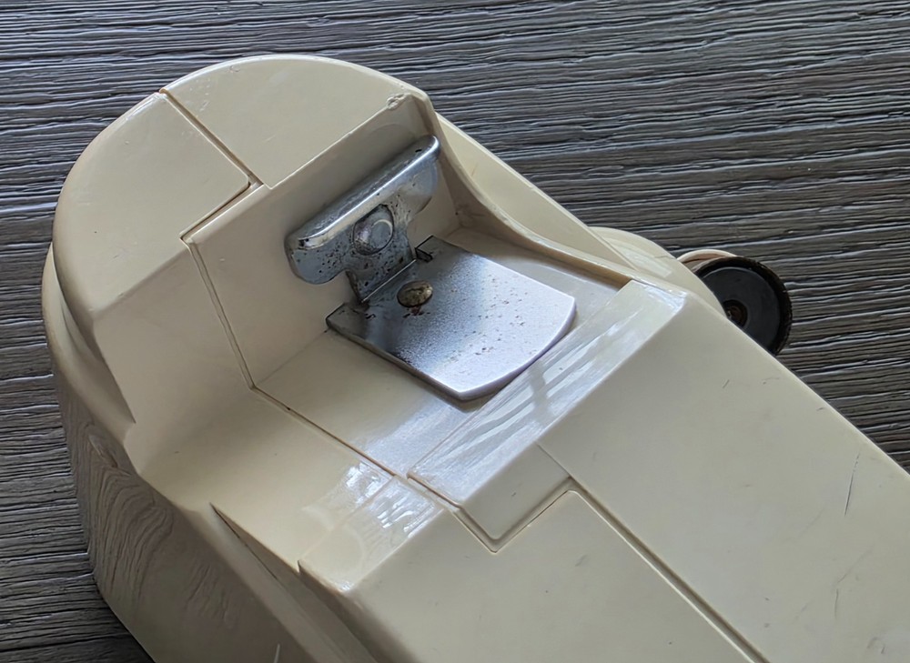 BLACK & DECKER SpaceMaker EC85 Can Opener with Mounting Hardware - Tested