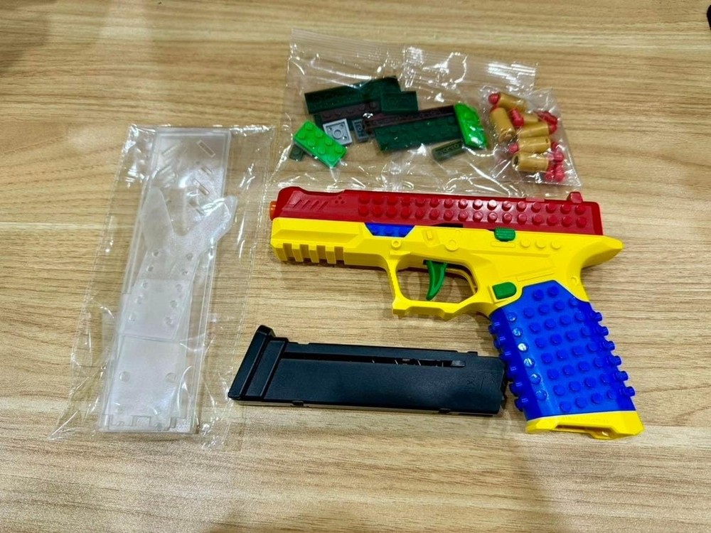Building Block Pistol Shell Ejecting Continuous Firing Soft Bullet New Toy Gift
