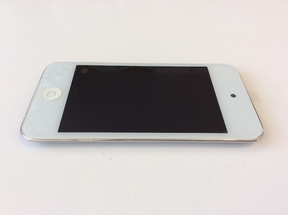 Apple iPod touch 4th Generation White (16 GB) Good Condition