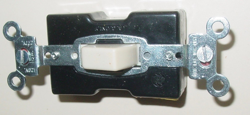 Vintage Hubbell 4-Way Push Button PresSwitch Flush Light Switch Ivory USA NOS