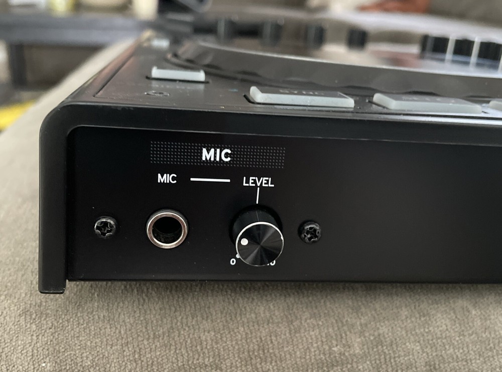 Algoriddim Reloop BeatPad - DJ Controller