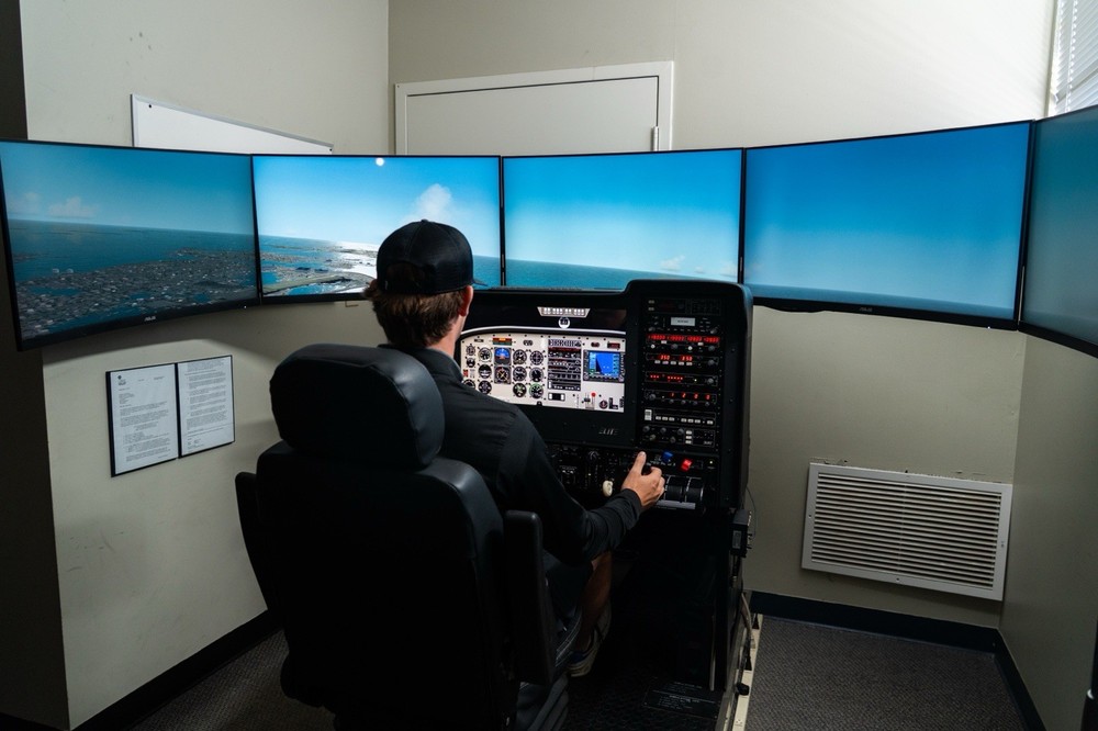Elite PI-135 Certified Basic Aviation Training Device (BATD Flight Simulator
