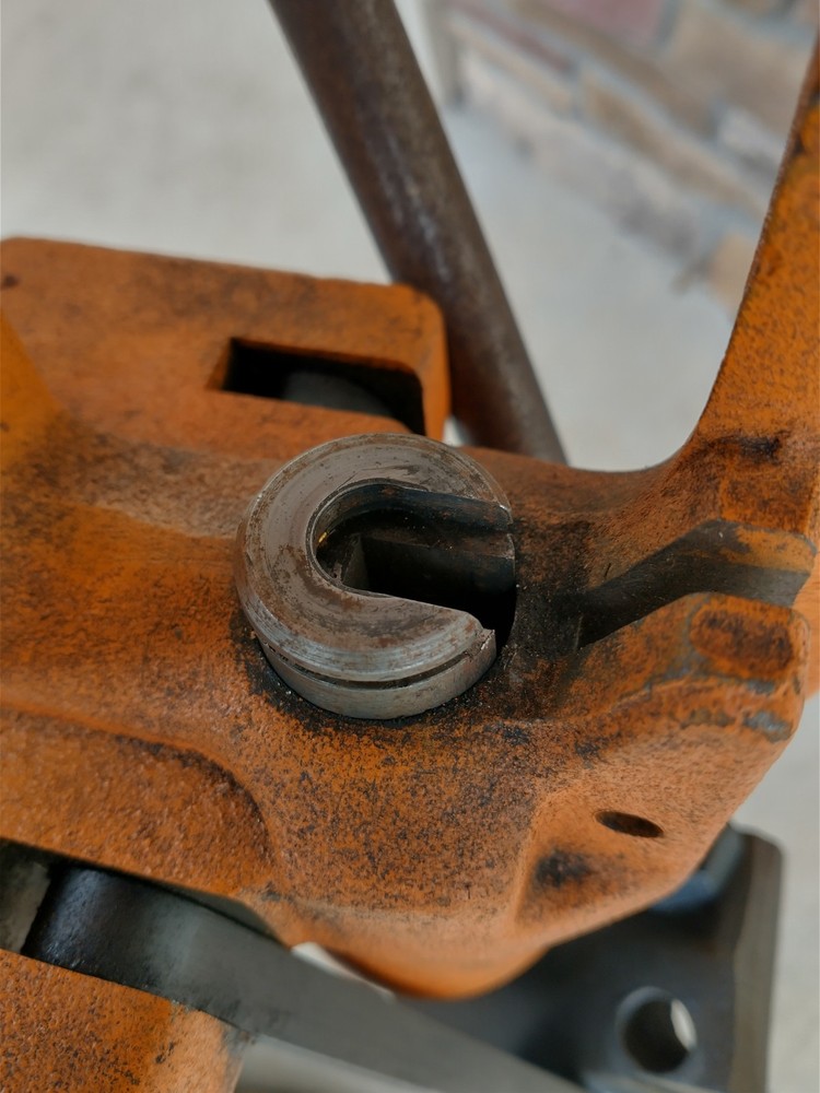 LYMAN ORANGE CRUSHER RELOADING PRESS CAST IRON SINGLE STAGE