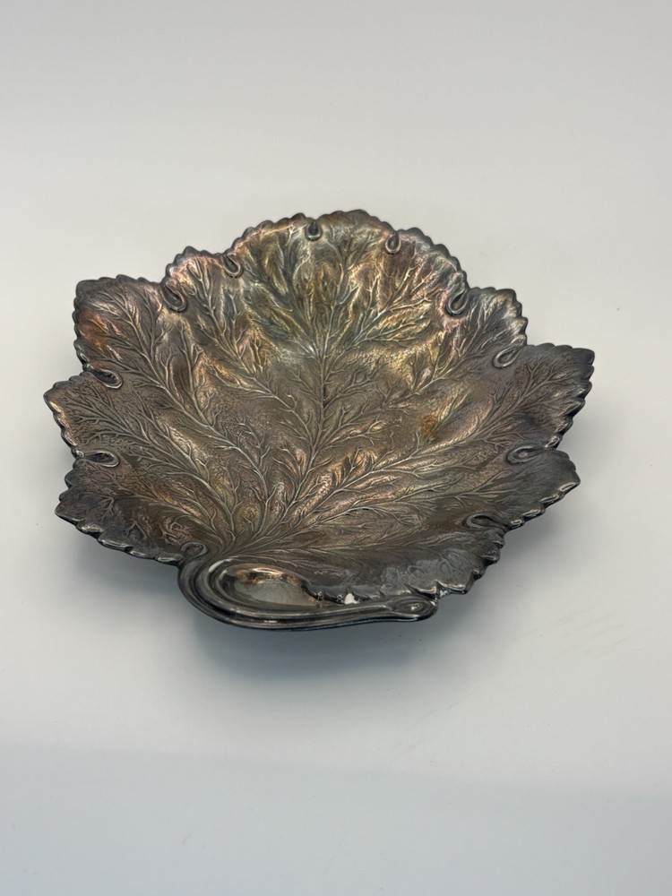 Vintage Reed & Barton Silver-Plated Leaf Dish Shallow – Pattern 140