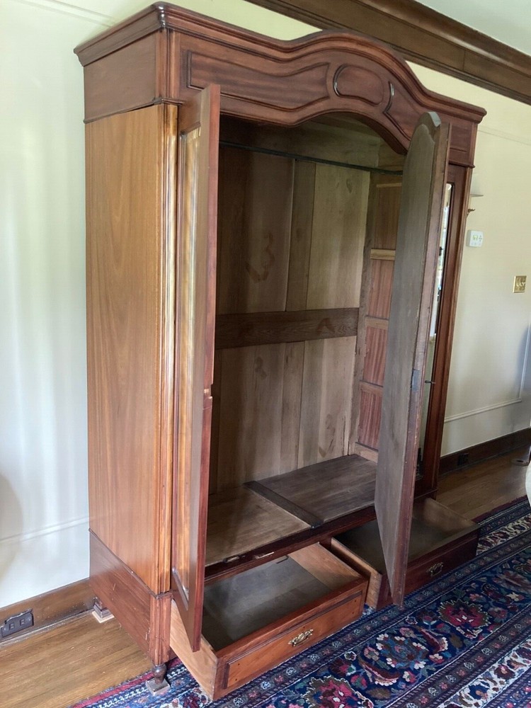 Antique Mahongany Wadrobe