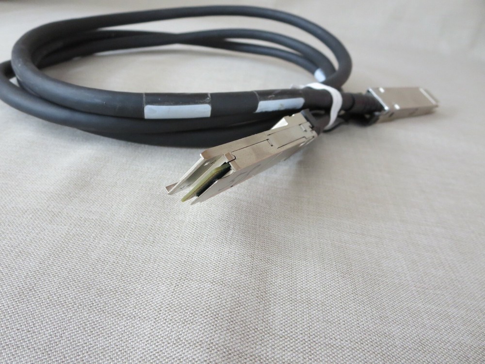 Two QSFP+ Modules and ROHS E357317-S (UL) Type CL2 FT4 Network Cable