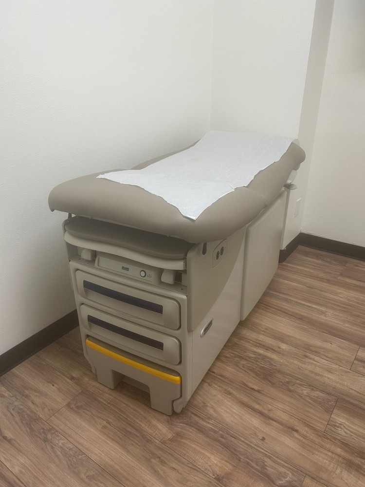 MIDMARK 404 EXAM (EXAMINATION) TABLE / PROCEDURE CHAIR EXAM BED