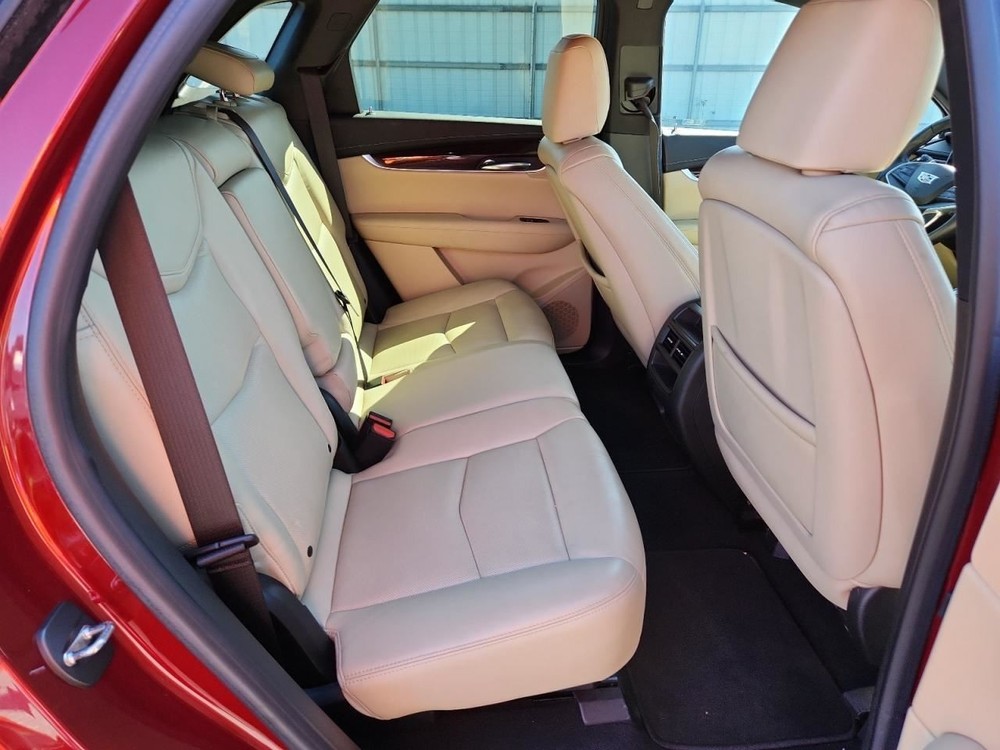 XT5 2017 Glove Box 4925385