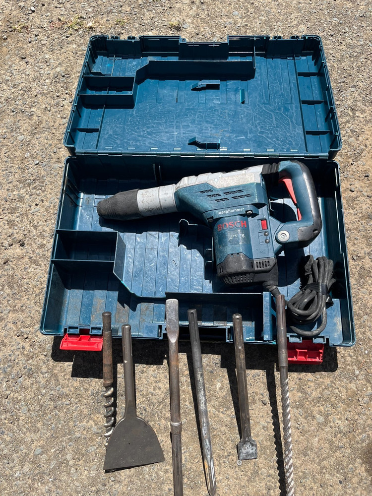 Bosch hammer drill corded with 6 bits
