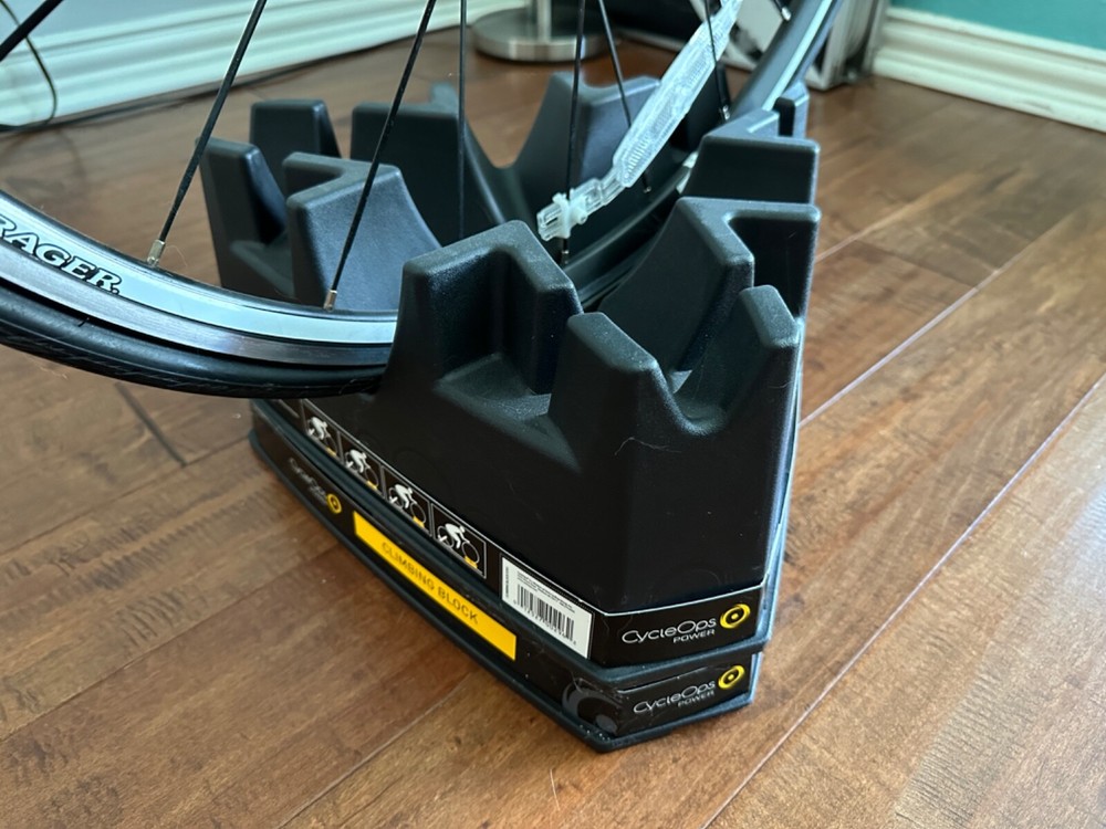 Saris CycleOps Fluid2 indoor trainer & 2 climbing blocks - black, light use