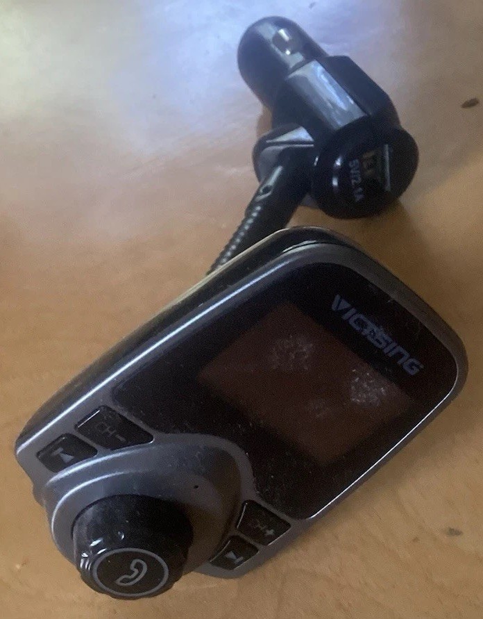 VicTsing T10 Wireless Bluetooth Adapter FM Transmitter for Car - Preowned - Nice