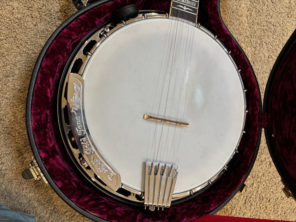 Gold Tone 5 String Banjo. Perfect condition!
