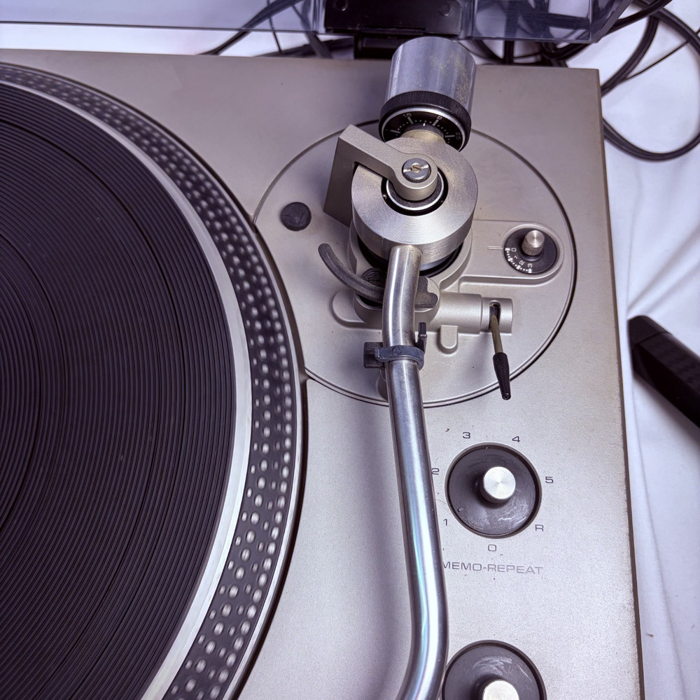 Technics SL-1300 Fully-Automatic Direct-Drive Turntable Record Player