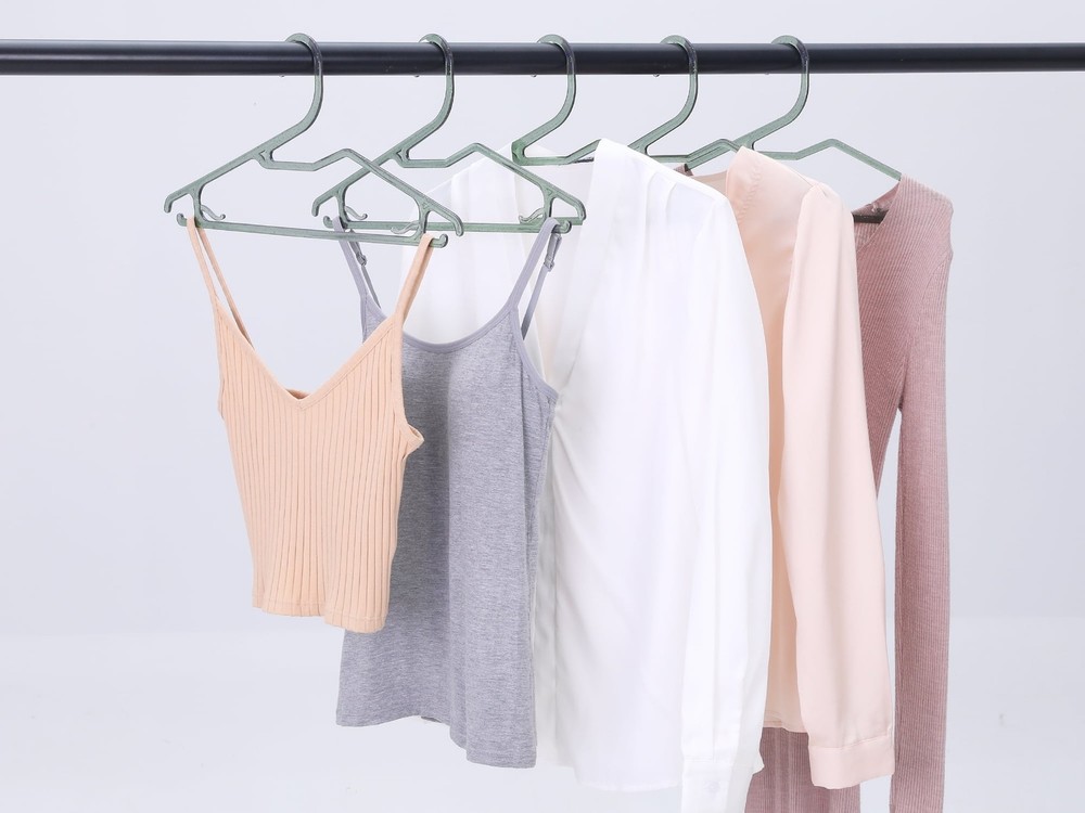 Plastic Durable Space Saving Clothes Hangers 20 Packs Green