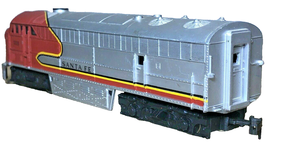AHM Santa Fe 5028 Train Engine HO
