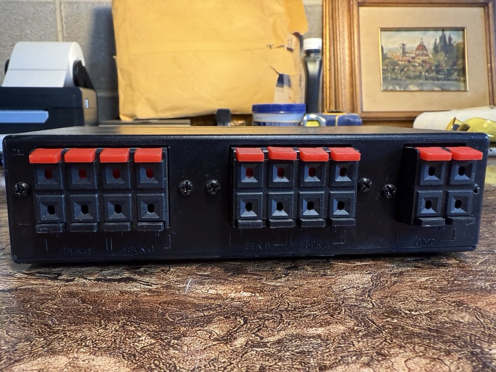 RadioShack 4-Way Speaker Selector Switch 40-244 (Speaker Switcher)
