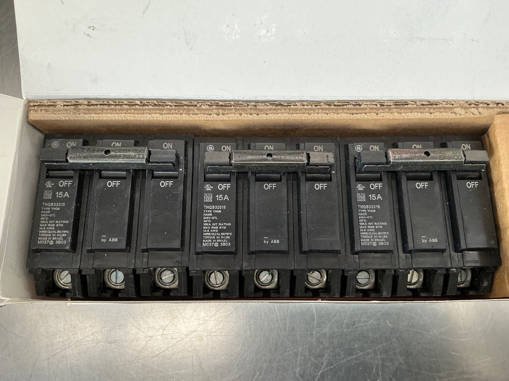 (3) GE THQB32015 Circuit Breakers 3-Pole, 15a