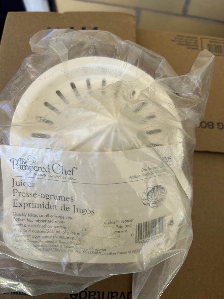 NEW Pampered Chef Juicer #2305 Retired