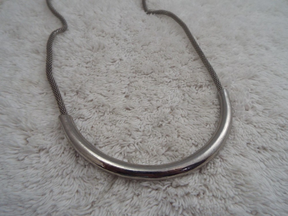 Silvertone Mesh Chain Scoop Bar Necklace