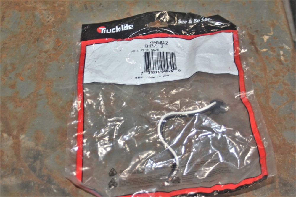 Trucklite Plug Marker Clearance Pigtail 94902