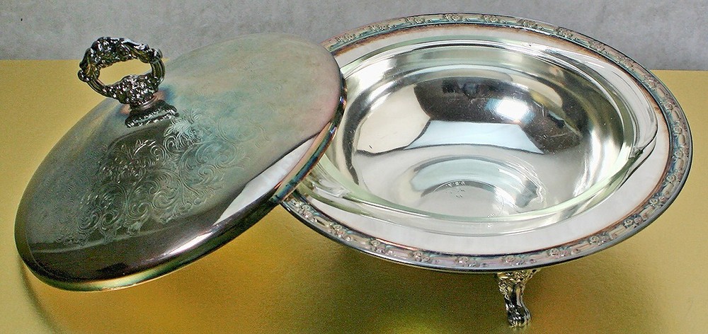 Oneida Silver Plated 3-Footed Round Serving Dish with Engraved Lid