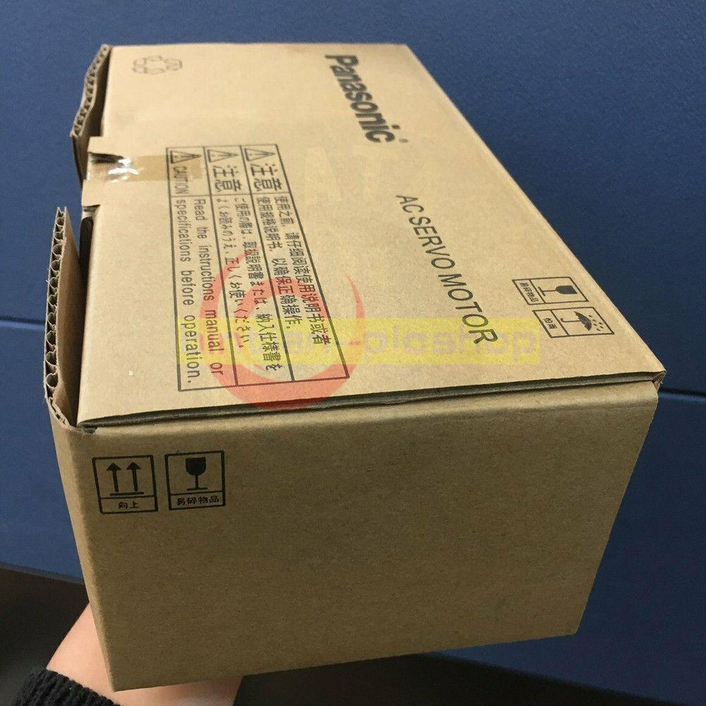 One Panasonic MSMA082C1F Servo Motor New