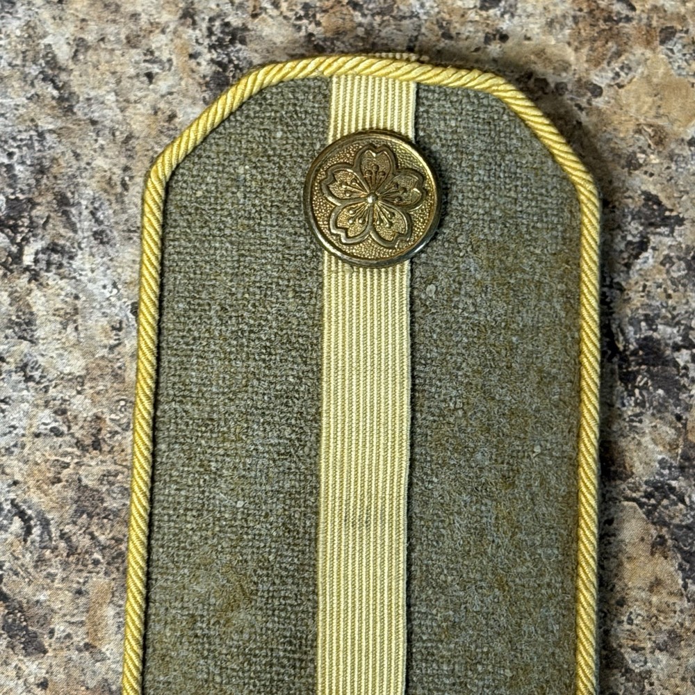 SINGLE JAPANESE WW ll SHOULDER BOARD