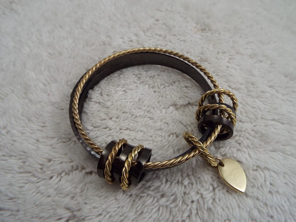 Goldtone Black Bangle Bracelet (D50)