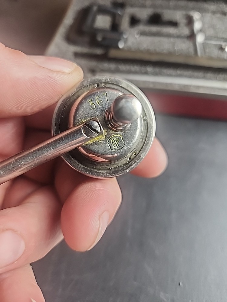 Starrett 196 Dial Indicator Set .001”