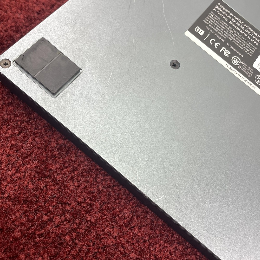 Native Instruments MASCHINE+ Plus HW Standalone Drum Sampler Controller *VIDEO